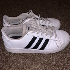 Adidas white leather sneaker with black stripe